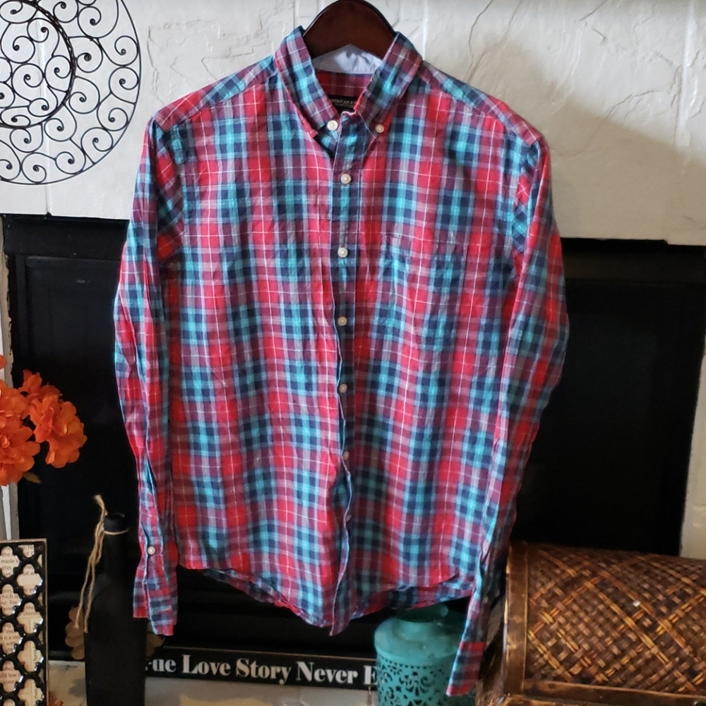 American Eagle • Young Man's Button Down Shirt